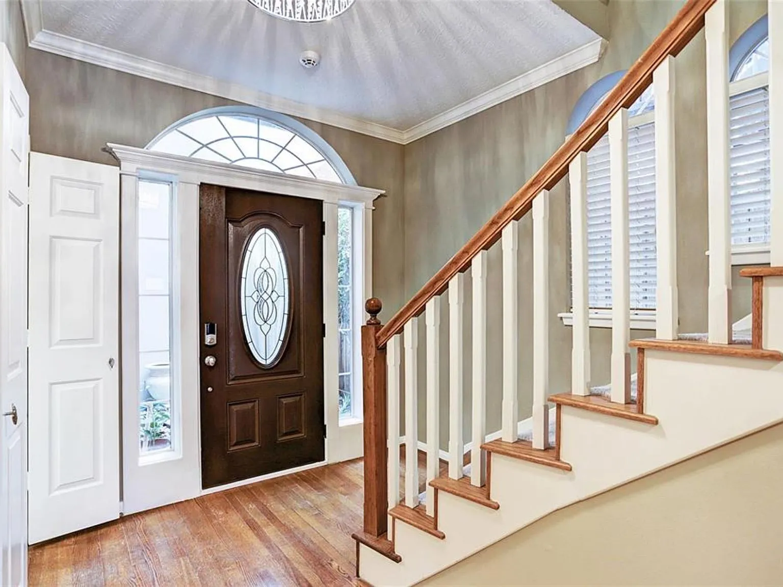 3 bed, 2.5 bath, 2574 sqft, $3,995 — Photo 4