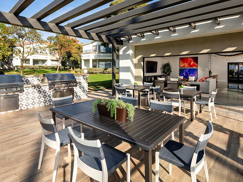 Poolside Dining with Bar Seating and Gas Grills