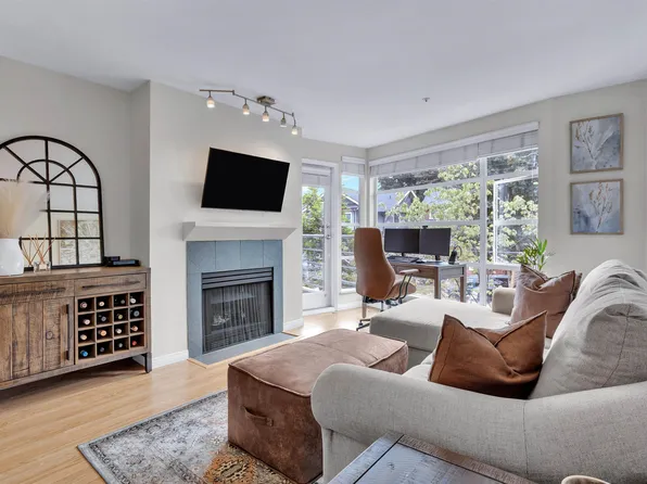 2525 W 4th Ave #304, Vancouver, BC V6K 1P5