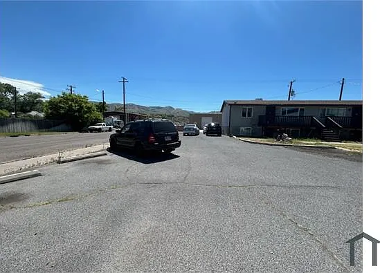 348 E Dillon St — Photo 3