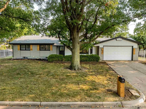 8001 E Willowbrook Rd, Wichita, KS 67207