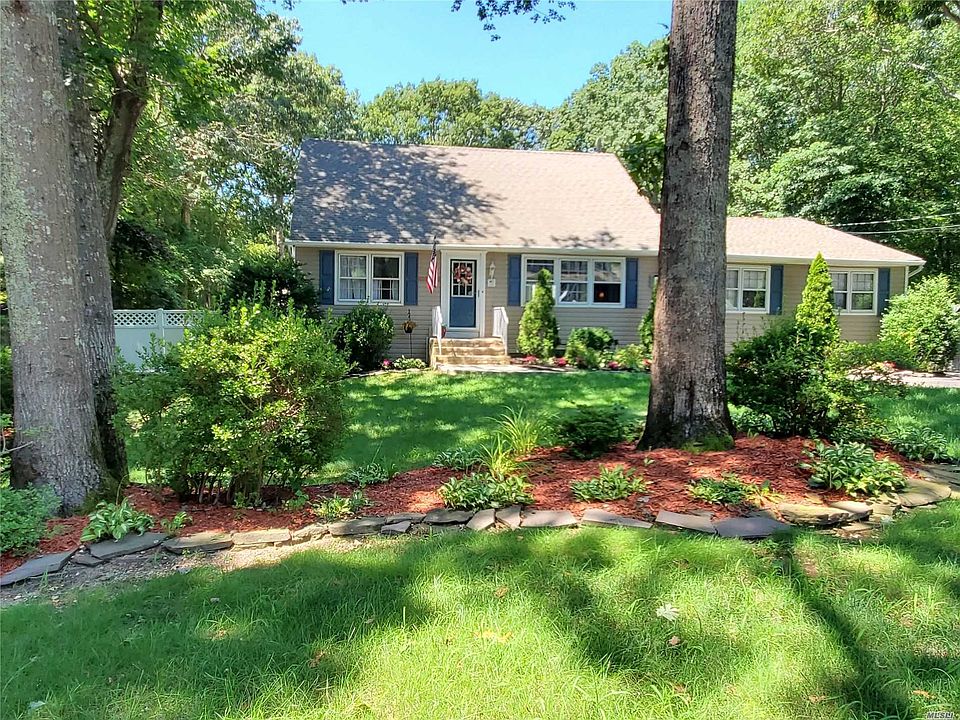 557 Boxwood Dr, Shirley, NY 11967 Zillow