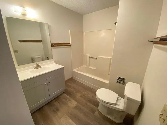 Building Photo - 624 S Gilbert St #1