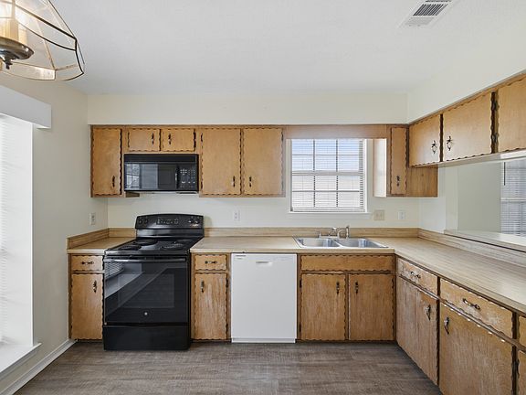5th image of 109 Crystal Lake Ln