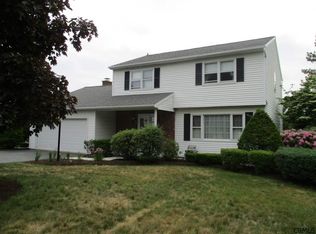 1412 Orlyn Dr, Niskayuna, NY 12309