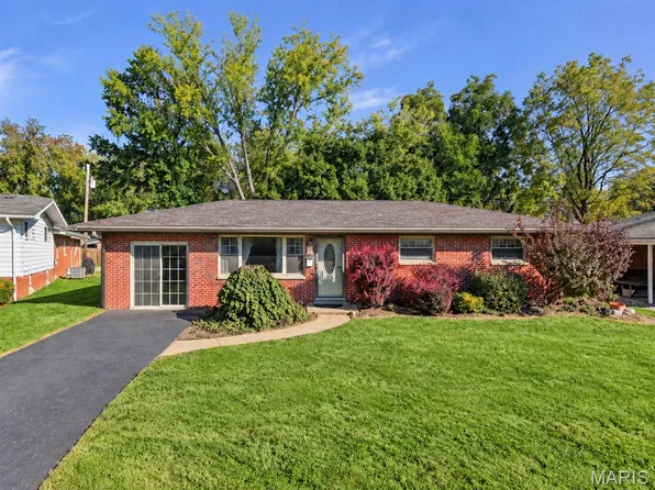 3 Exeter Ln, Belleville, IL 62226