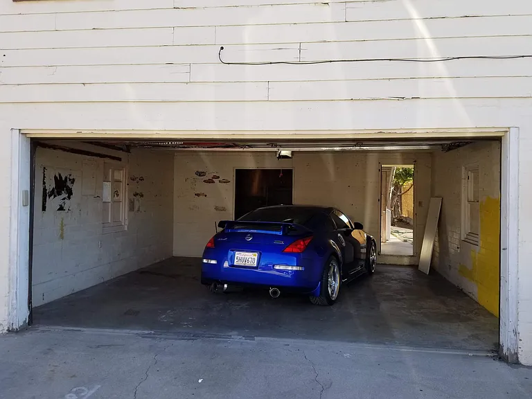 2 car garage with roll-up