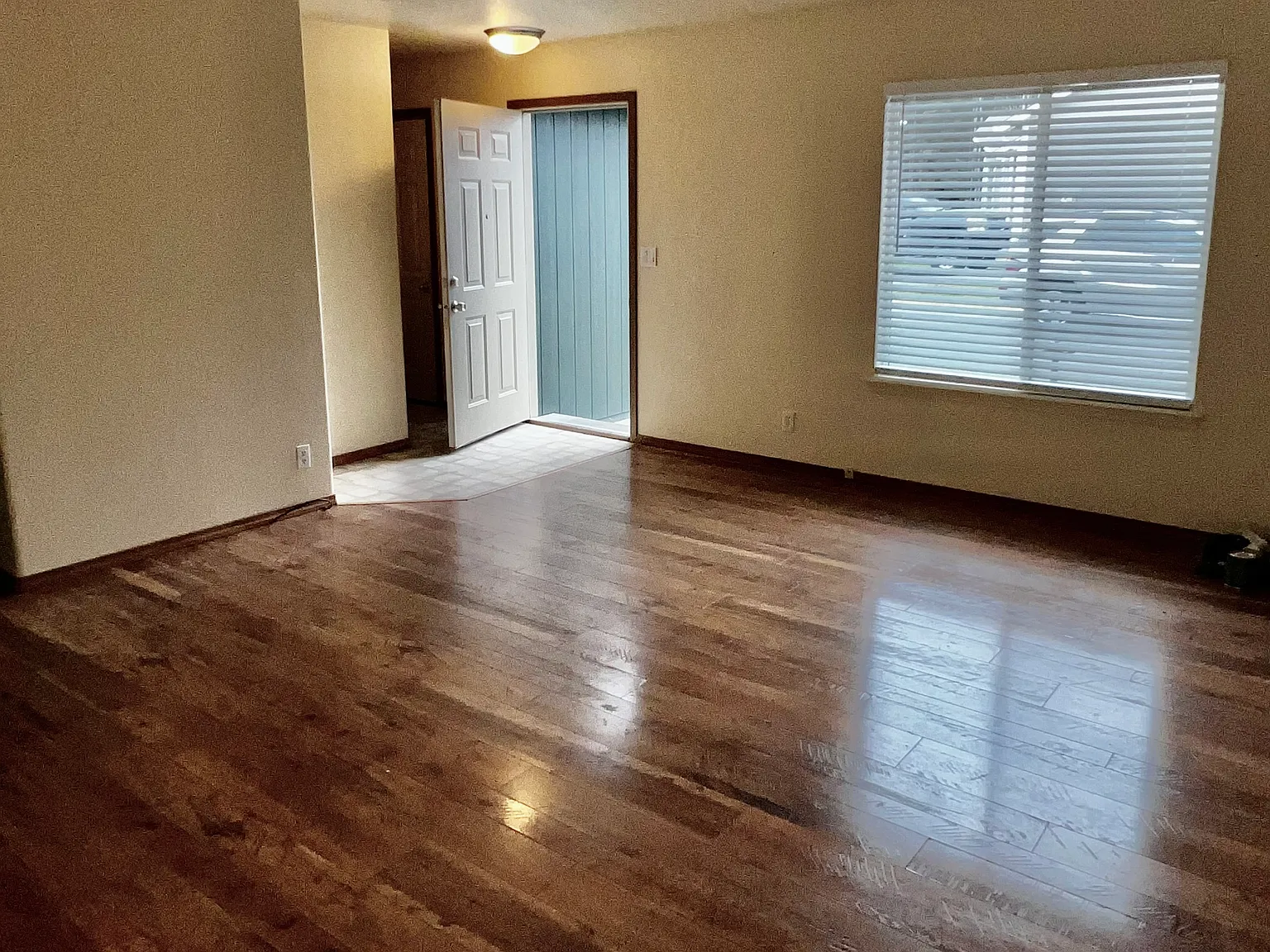 1232 W Harbeck Rd — Photo 4