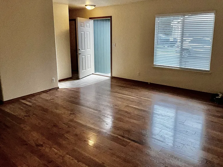 1232 W Harbeck Rd #A — Photo 4