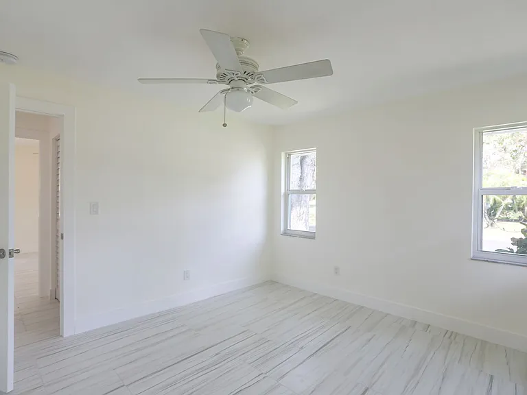 225 Georgetown Blvd — Photo 33