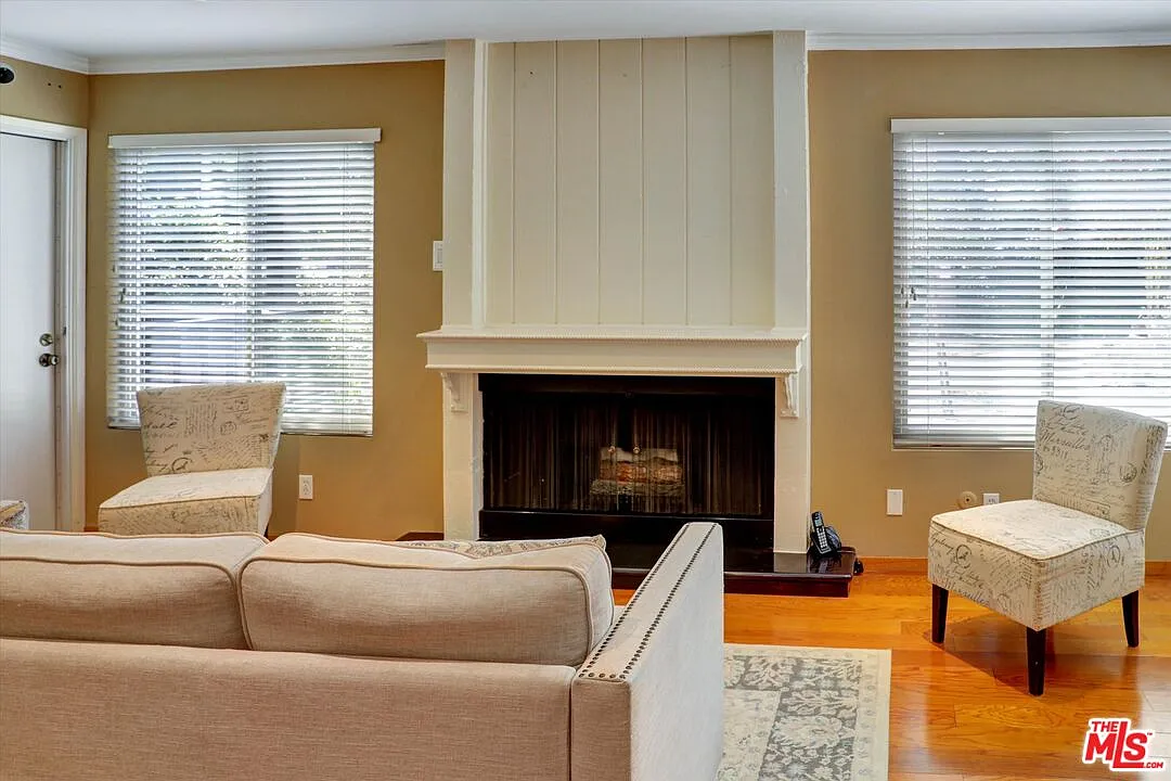 2 bed, 2.0 bath, 942 sqft, $3,700 — Photo 4