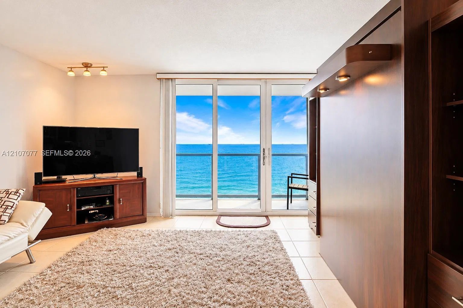 Seasons Condo — Photo 2
