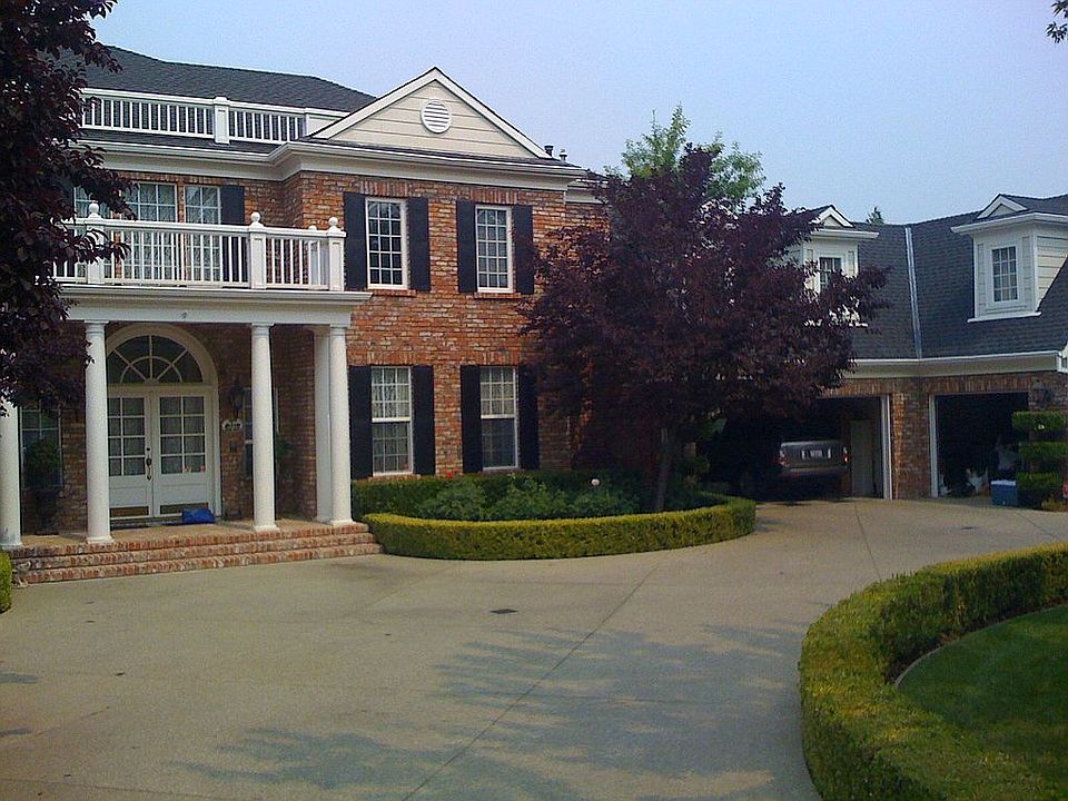 2nd image of 408 La Casa Via