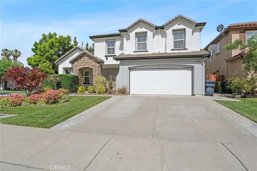 4885 Dandelion Loop photo 1
