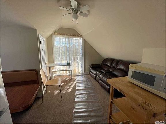 5th image of 209 E Market St