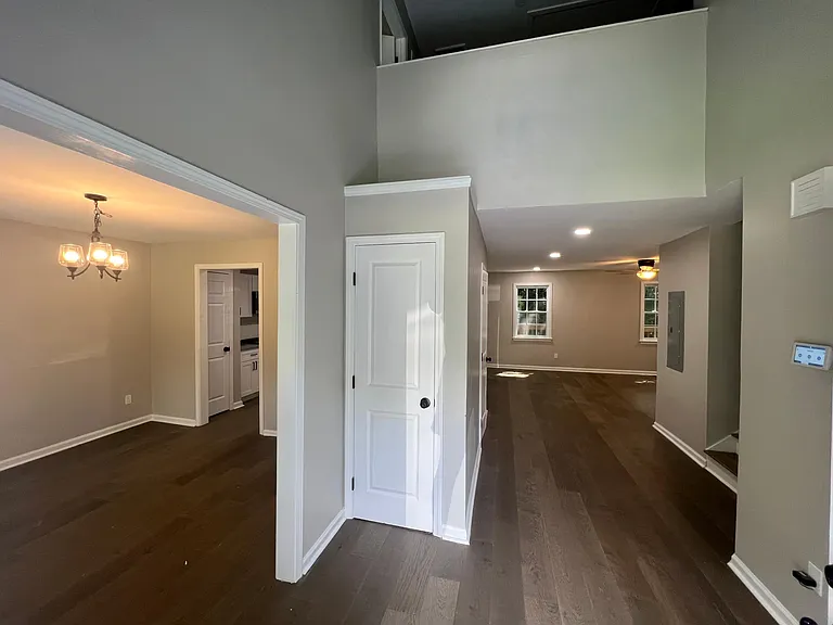 1884 Shamrock Dr — Photo 6