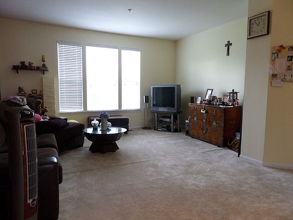 4th image of 2732 N Greenwood Ave