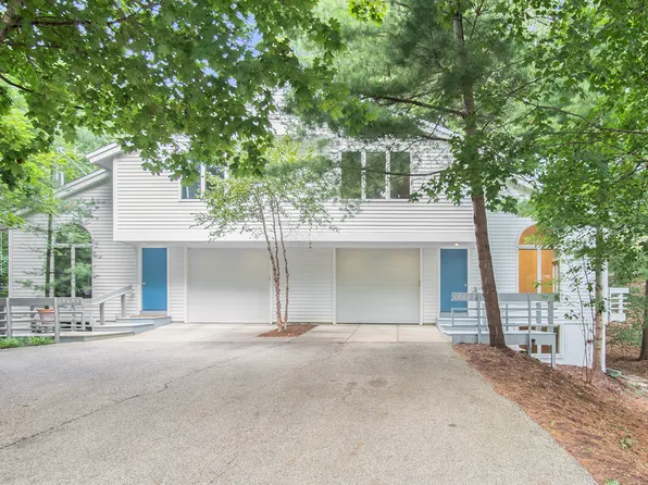 18131 Mohawk Dr, Spring Lake, MI 49456