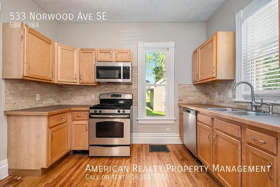 5 bed, 2.5 bath, 1888 sqft, $2,850 — Photo 3
