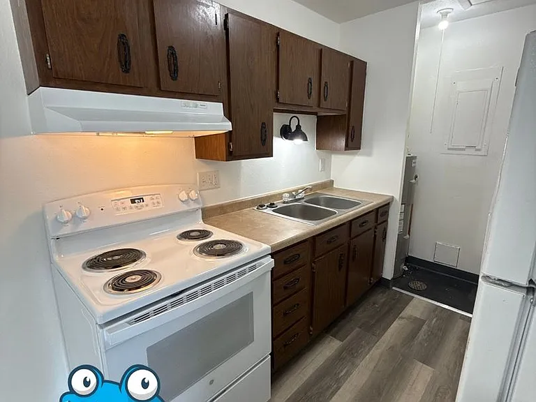 EW - 906 11th St NE — Photo 8