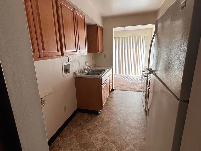 214 E Water St — Photo 5
