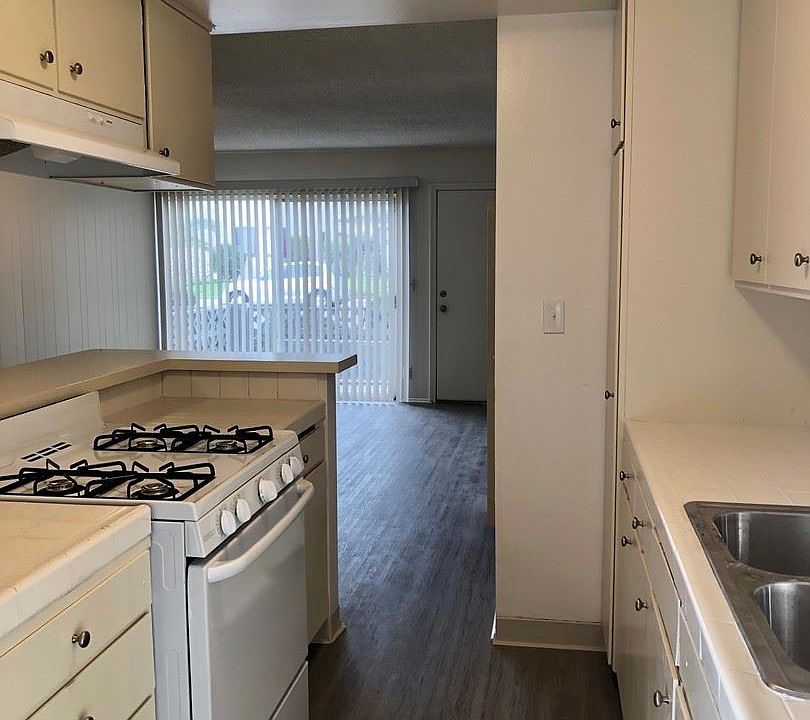 1st image of 3410 Rexford St #3404
