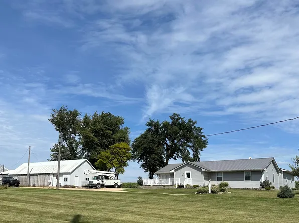 1749 Pembroke Ave, New Hampton, IA 50659