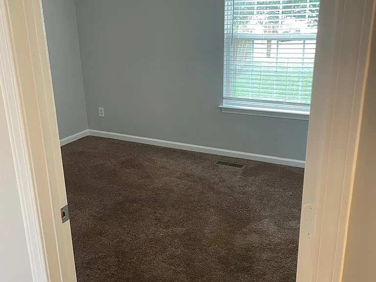 304 Eli Ct — Photo 8