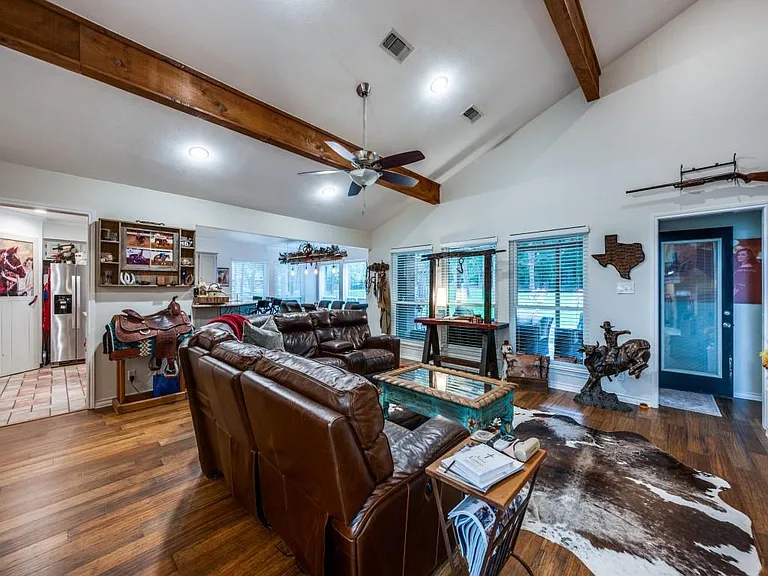 116 Cayuga Trl — Photo 1