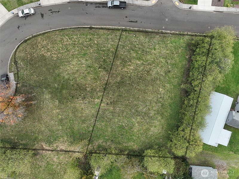2nd image of 2 Linquist Lane