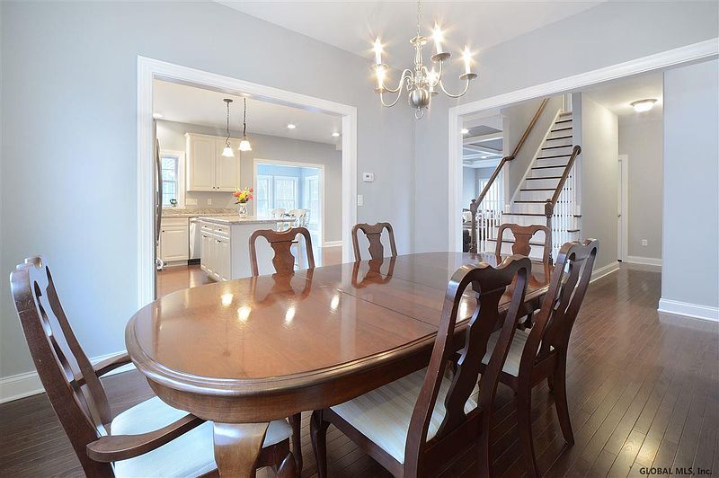 3rd image of 89 Lakepointe Way