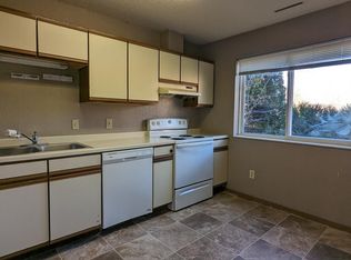 1765 Northway Dr APT 301, Mankato, MN 56003