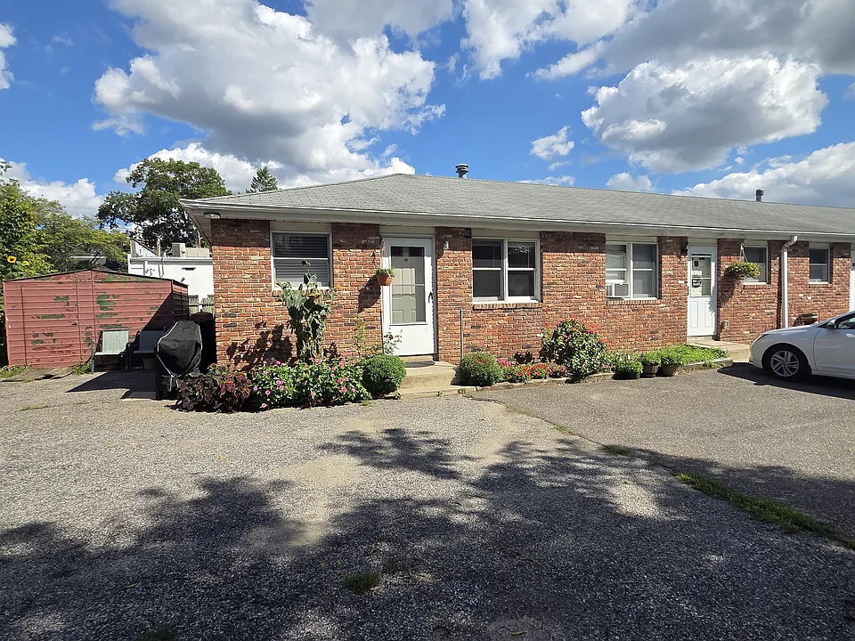 132 Merrick Rd #12