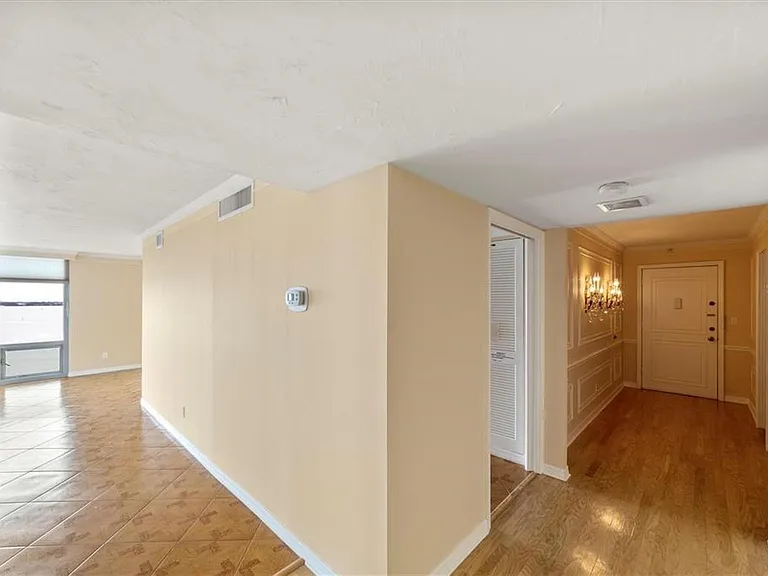 1111 N Gulfstream Ave #16C — Photo 5