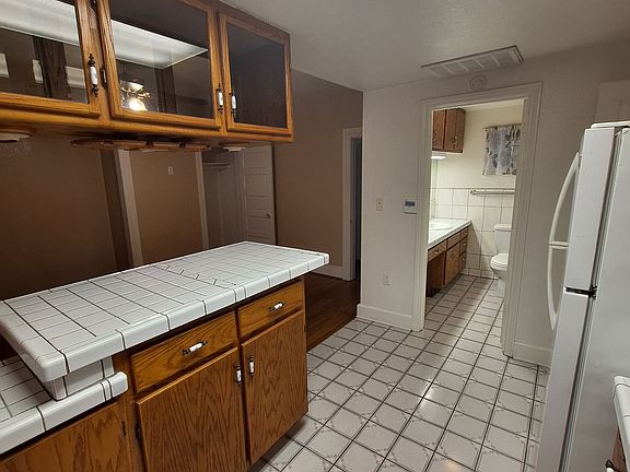 4th image of 737A E 8th St #A