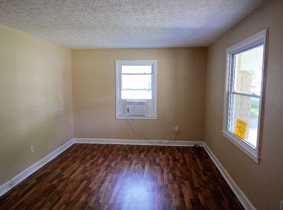 3rd image of 2705 Daviess St