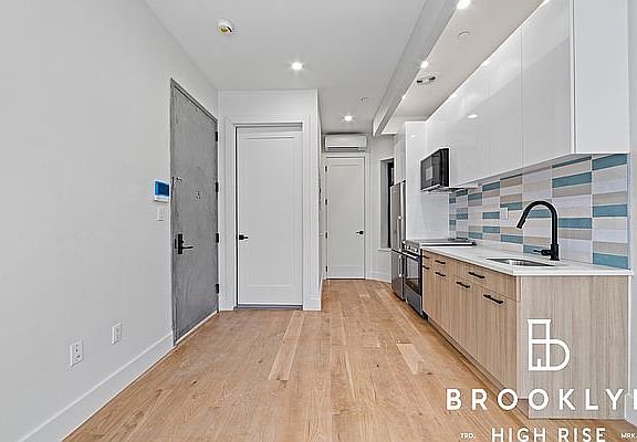5th image of 2551 Bedford Ave #1L