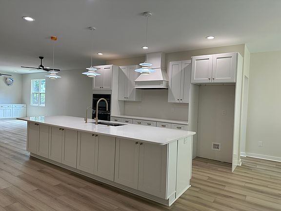 5th image of 181 Eastbrook Dr