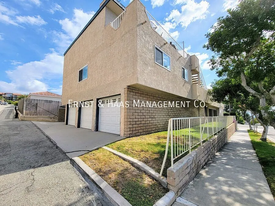Stunning Views from the Mountains to Catalina! 2-Bedroom, 2-Bath Condo in the Heart of Signal Hill! — Photo 3