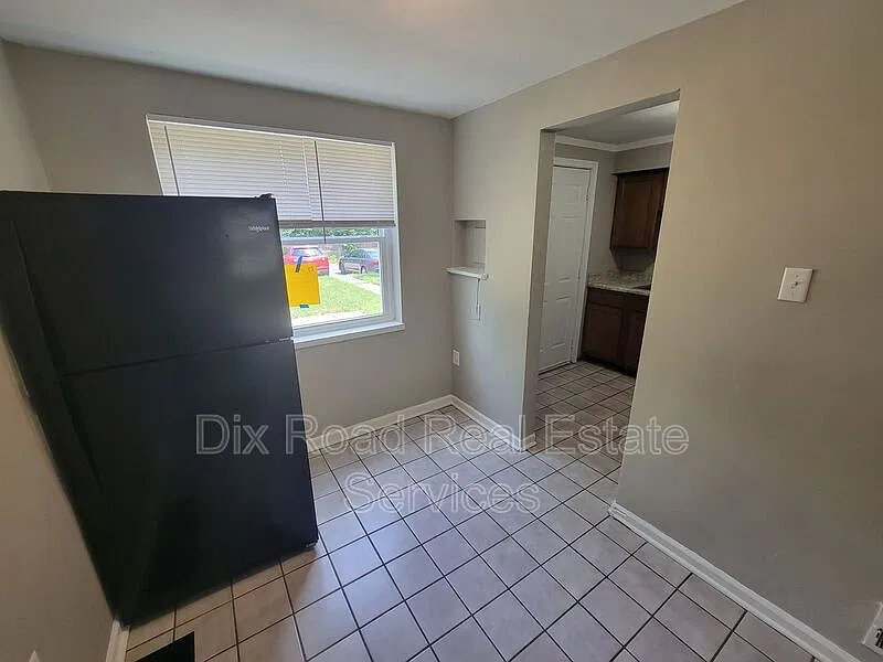 2 bed, 1.0 bath, $695 — Photo 4