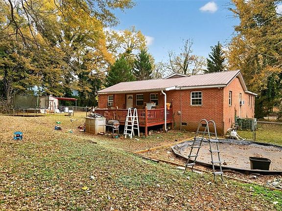 2nd image of 407 E 18th St SW