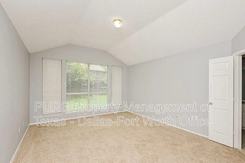 3 bed, 2.0 bath, 2148 sqft, $2,300 — Photo 4