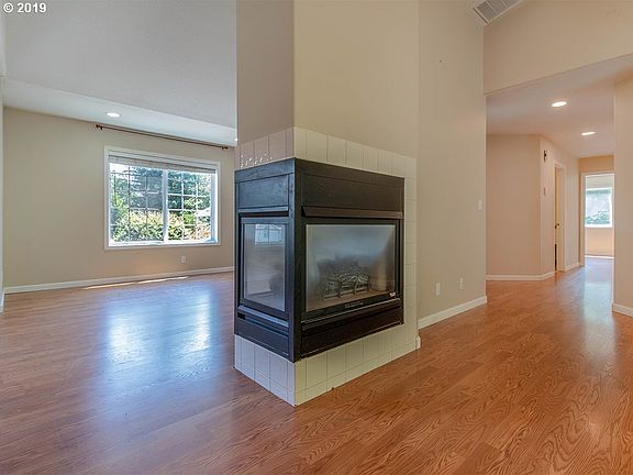 3rd image of 446 E Stonecreek Dr