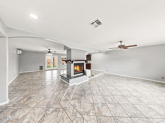 2nd image of 802 W CARIBBEAN Lane