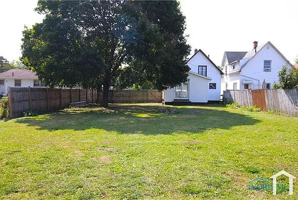 627 Bronson Ave — Photo 18