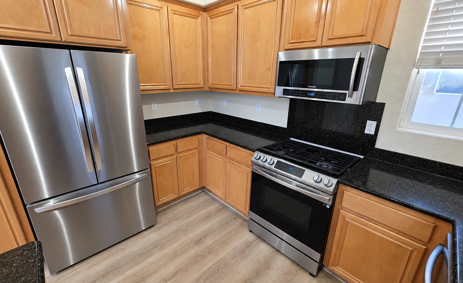 3 bed, 1280 sqft, $4,000 — Photo 3