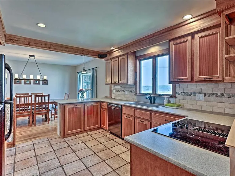 129 Dighton Ave — Photo 13