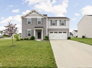 9735 Oakgrove Dr, Pendleton, IN 46064