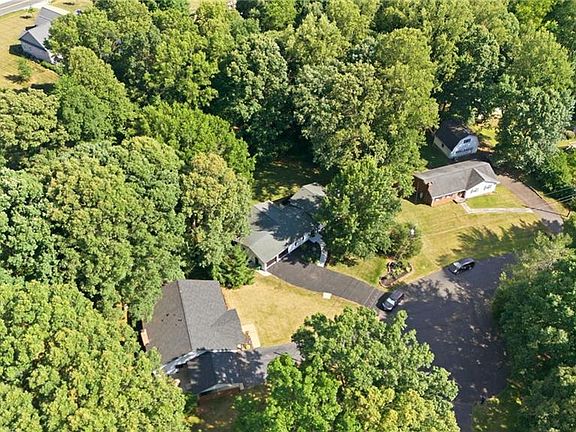 4th image of 118 Hillside Ct