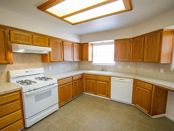 4th image of 20465 Bay Meadows Dr